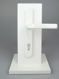 Kování s úzkým štítkem Liverpool, klika-klika, 8/92mm, 67-72mm, bílá