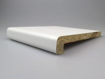 Vnitřní parapet dřevotřískový CPL 18/36 bílá 550mm