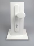 Kování s úzkým štítkem Liverpool, klika-koule, 8/92mm, 67-72mm, bílá